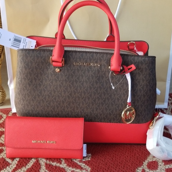 Michael Kors Handbags - NWT❤Michael Kors Savannah Purse And Wallet set